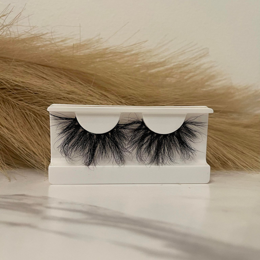 The Naomi 6D Mink Lashes 28MM